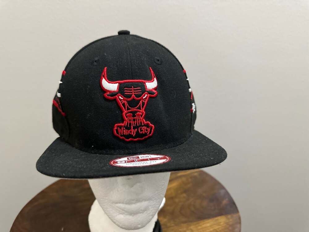 Men's Chicago Bulls New Era Black Shine‎ Through 9FIFTY Snapback Hat,